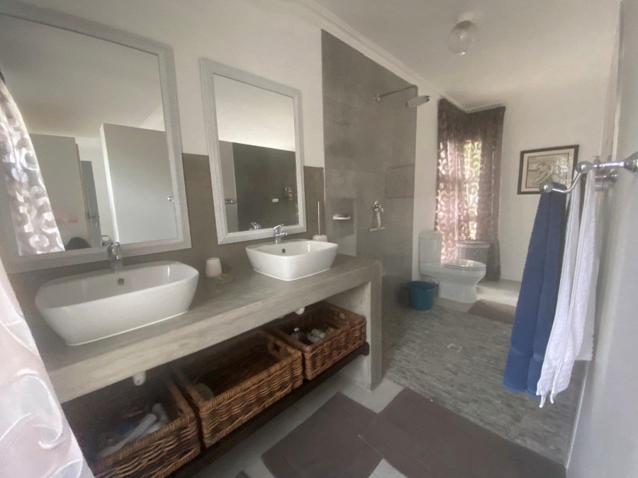 3 Bedroom Property for Sale in Wavecrest Eastern Cape